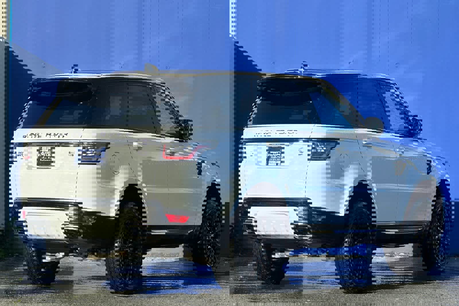 Used 2022 Land Rover Range Rover Sport HSE Silver Edition image 3