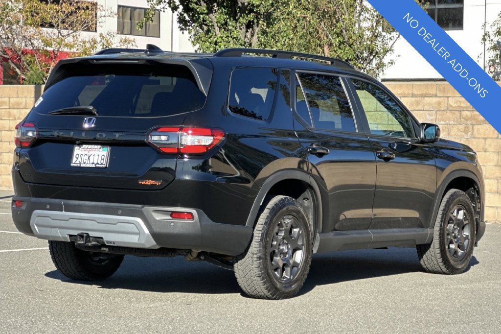 Certified 2025 Honda Pilot TrailSport image 4