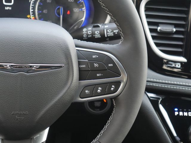 New 2026 Chrysler Pacifica Select AWD/4WD image 19