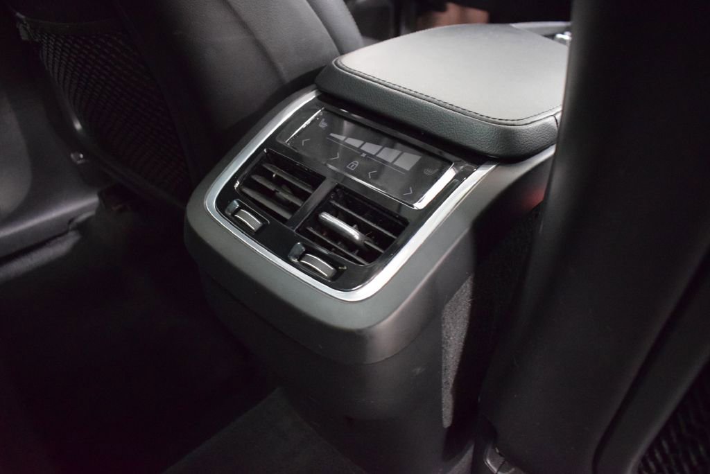 Used 2020 Volvo XC90 T5 Momentum w/ Protection Package image 19