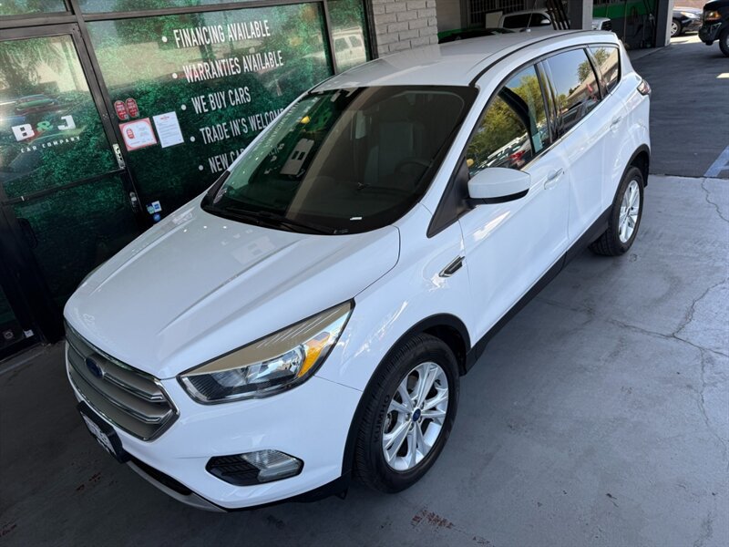 Used 2017 Ford Escape SE FWD image 2