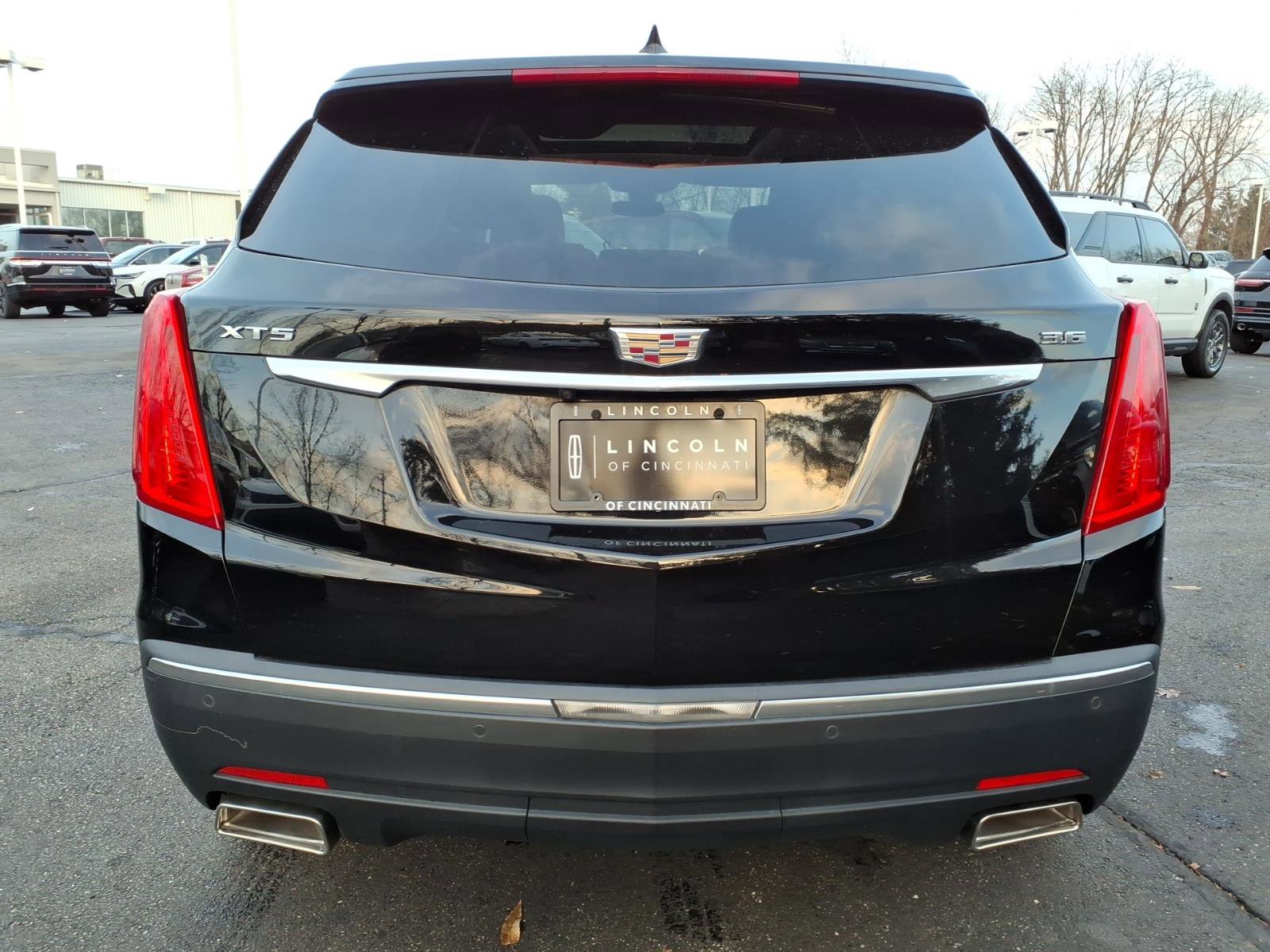 Used 2017 Cadillac XT5 Luxury w/ Driver Awareness Package image 6