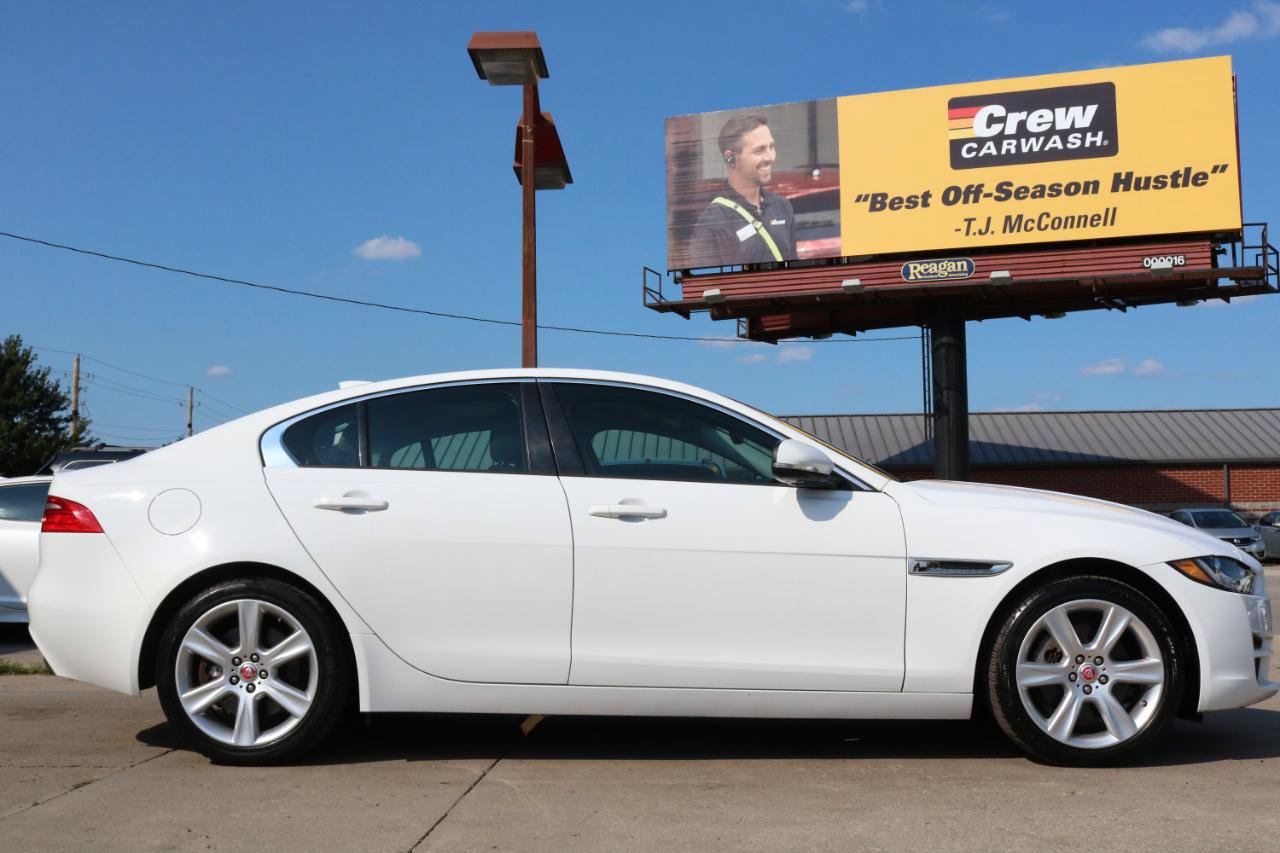 Used 2017 Jaguar XE Premium AWD/4WD image 7