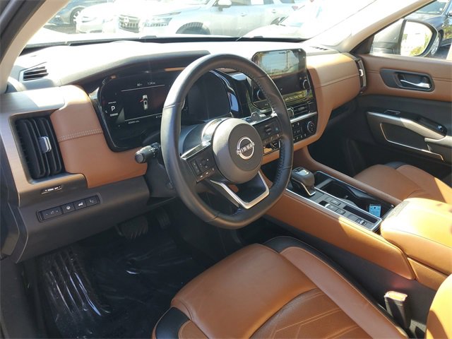 Used 2023 Nissan Pathfinder Platinum image 12