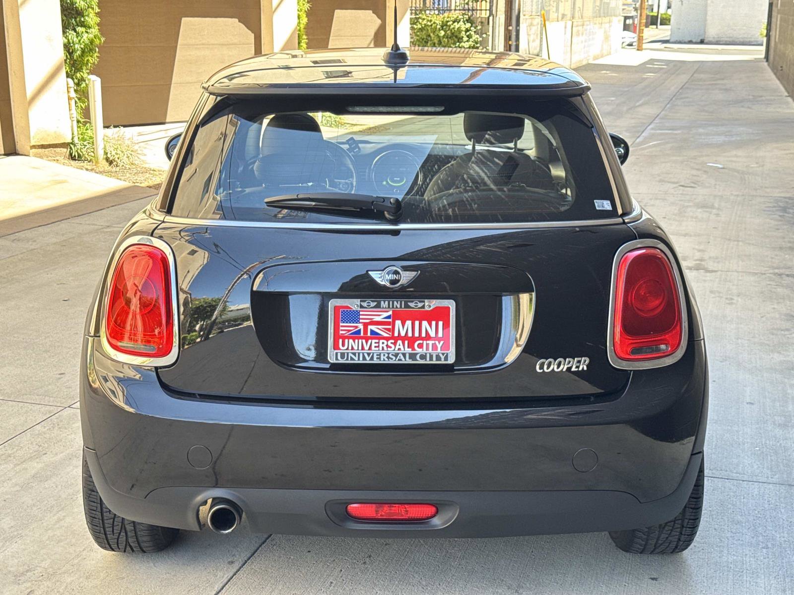 Used 2017 MINI Cooper 2-Door Hardtop FWD image 4
