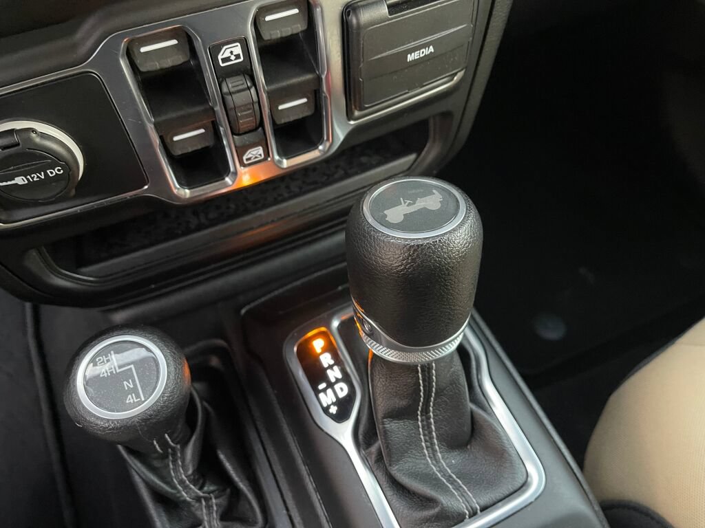 Used 2021 Jeep Wrangler Unlimited Sahara AWD/4WD image 14