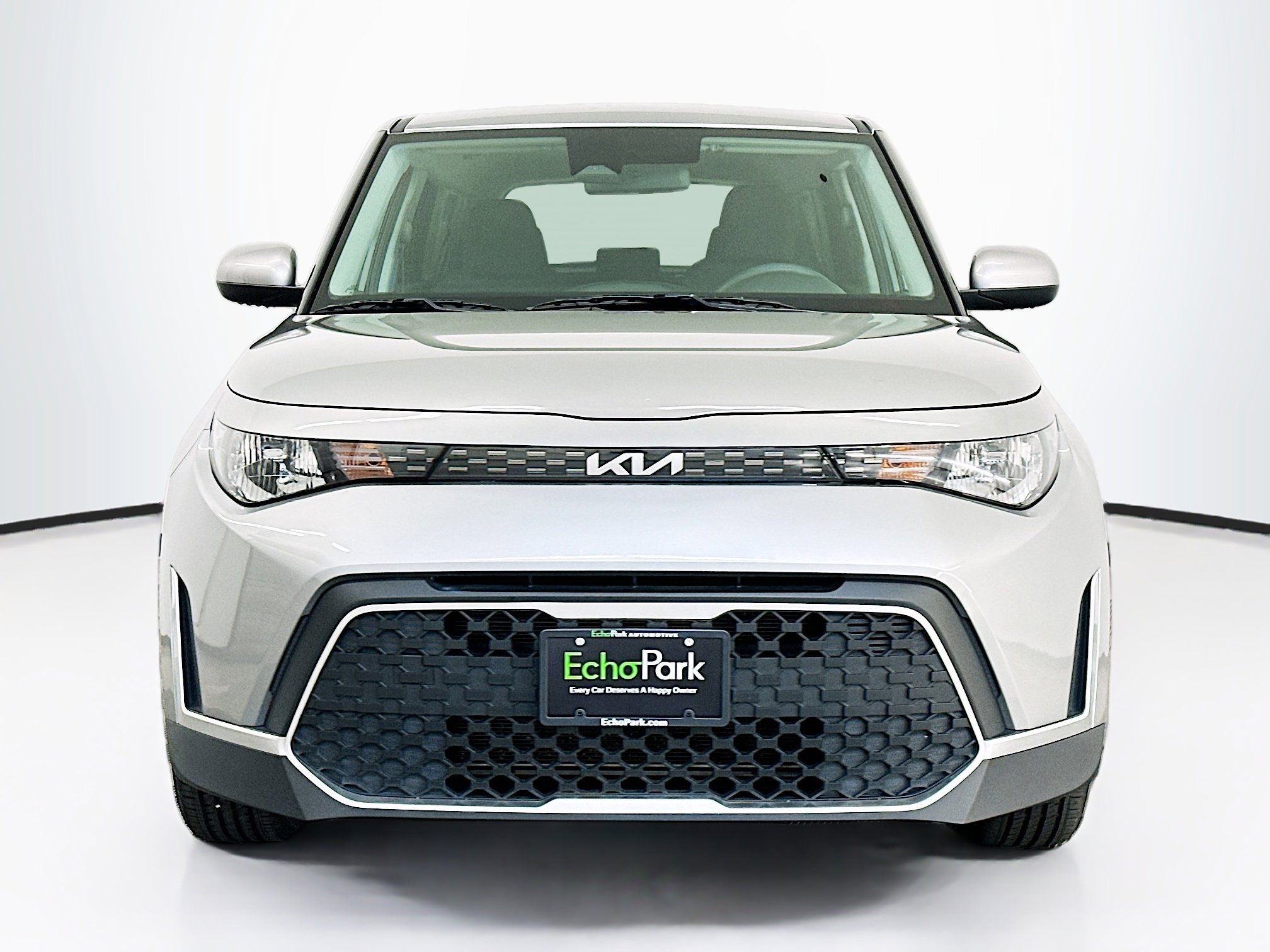 Used 2025 Kia Soul LX w/ LX Technology Package FWD image 2