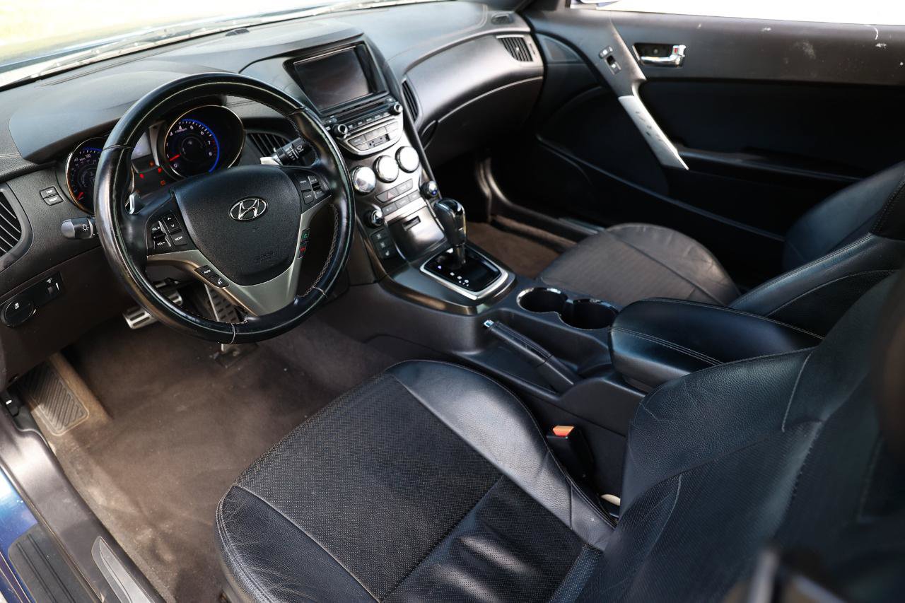 Used 2016 Hyundai Genesis Coupe 3.8 RWD image 4