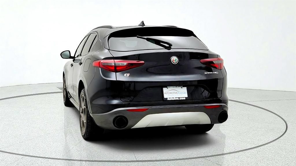 Used 2023 Alfa Romeo Stelvio Ti AWD/4WD image 6