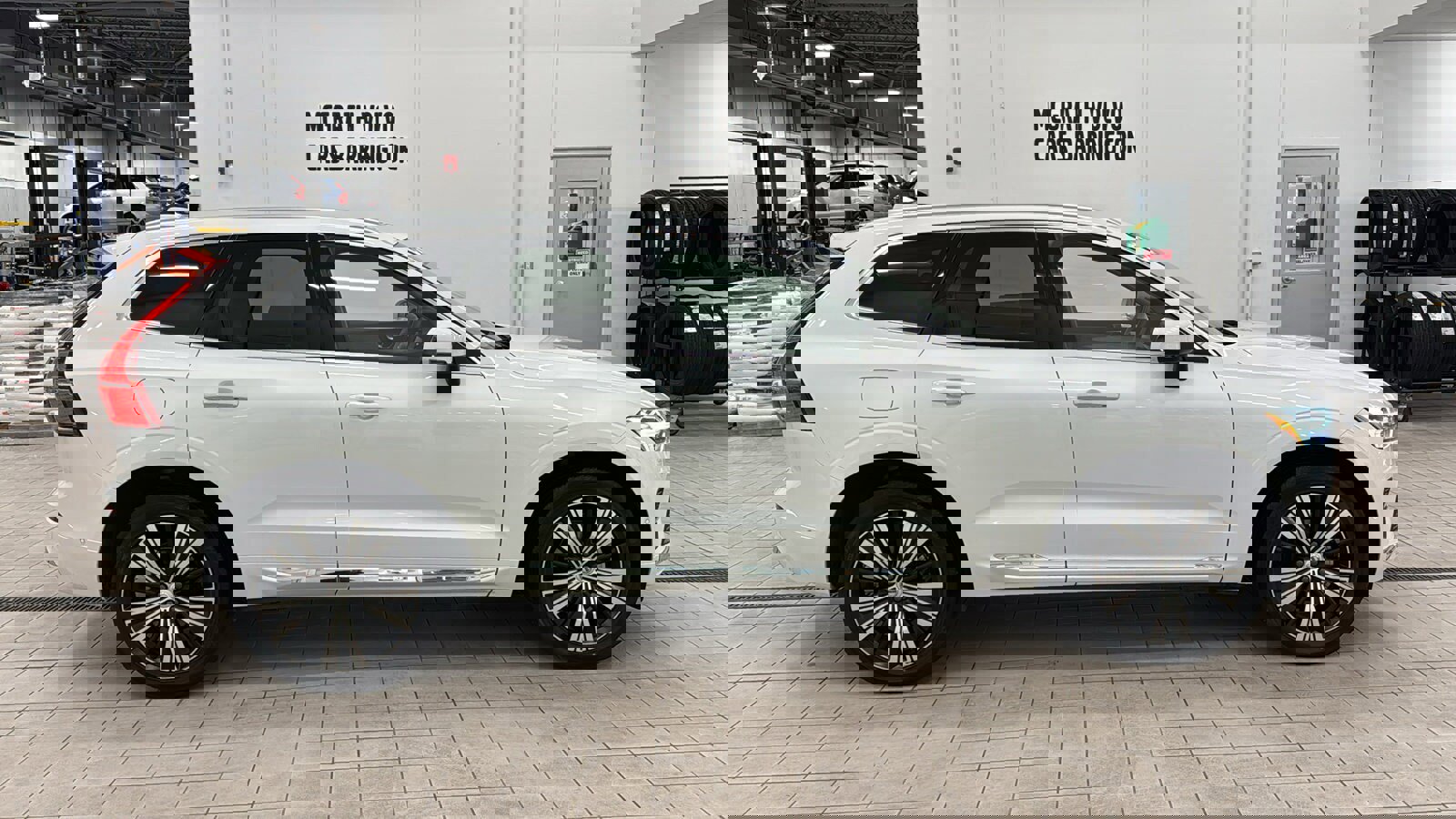 Used 2023 Volvo XC60 B5 Plus image 4