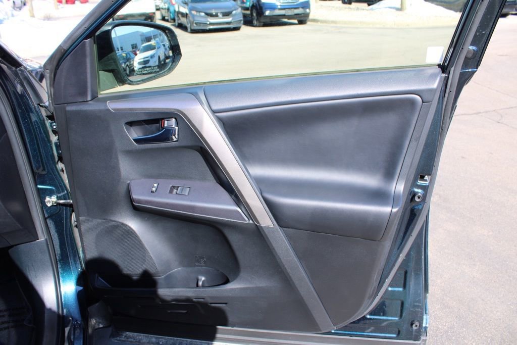 Used 2018 Toyota RAV4 XLE image 22