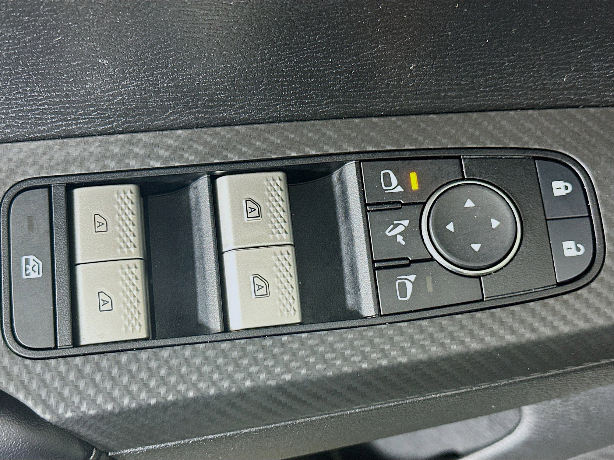 Used 2025 Mitsubishi Outlander SE image 15