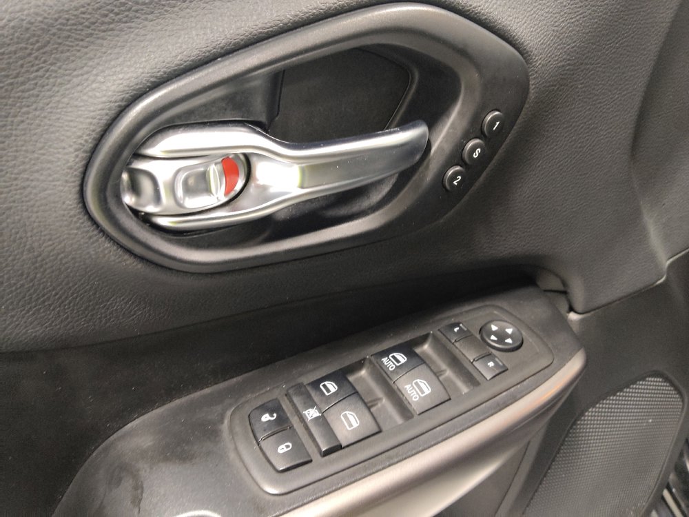 Used 2019 Jeep Cherokee Limited AWD/4WD image 27