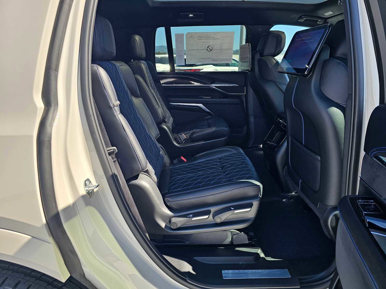 New 2026 Cadillac Escalade IQL Sport 1 w/ LPO, Floor Liner Package AWD/4WD image 12