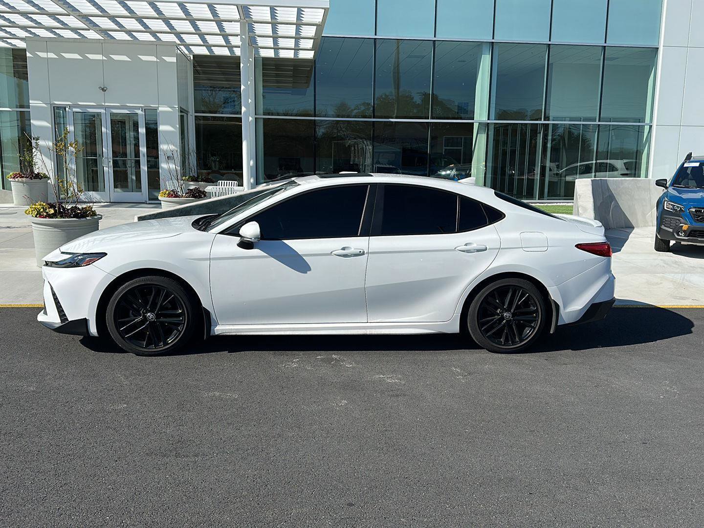 Used 2025 Toyota Camry SE w/ Convenience Package FWD image 8