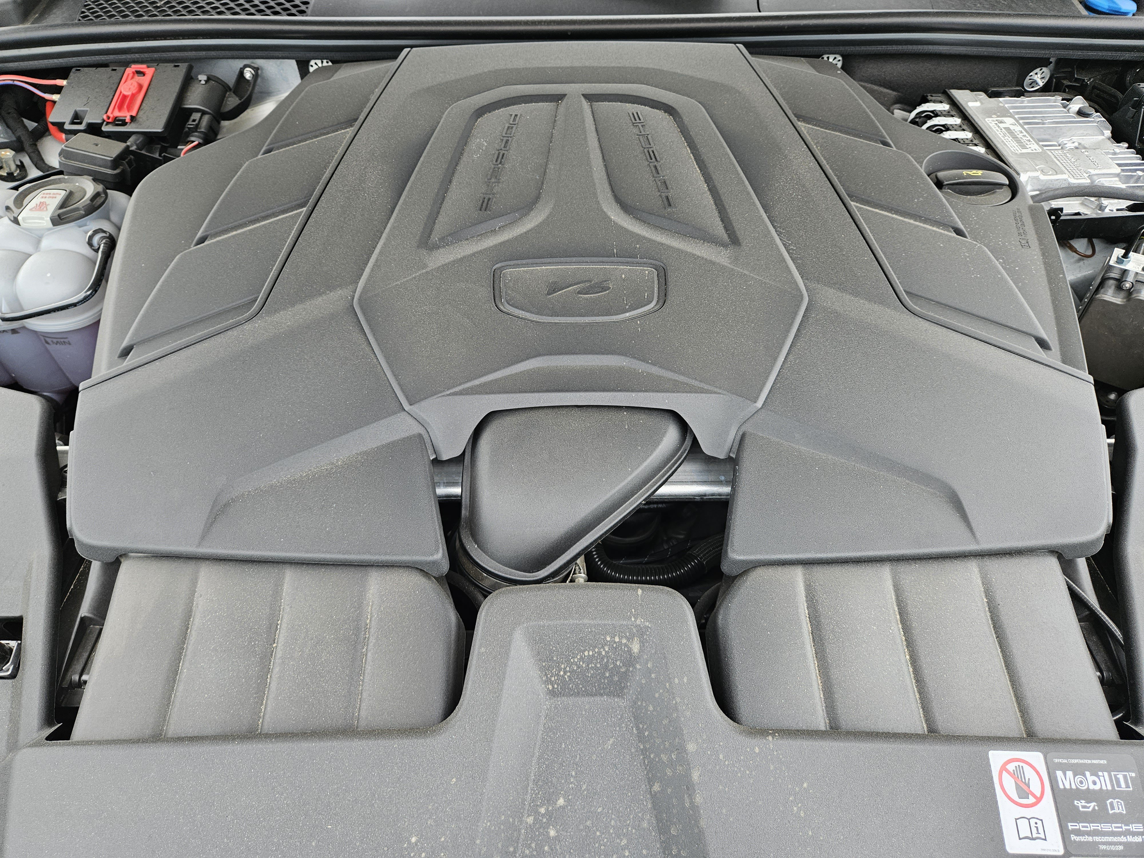 Certified 2026 Porsche Cayenne AWD/4WD image 30
