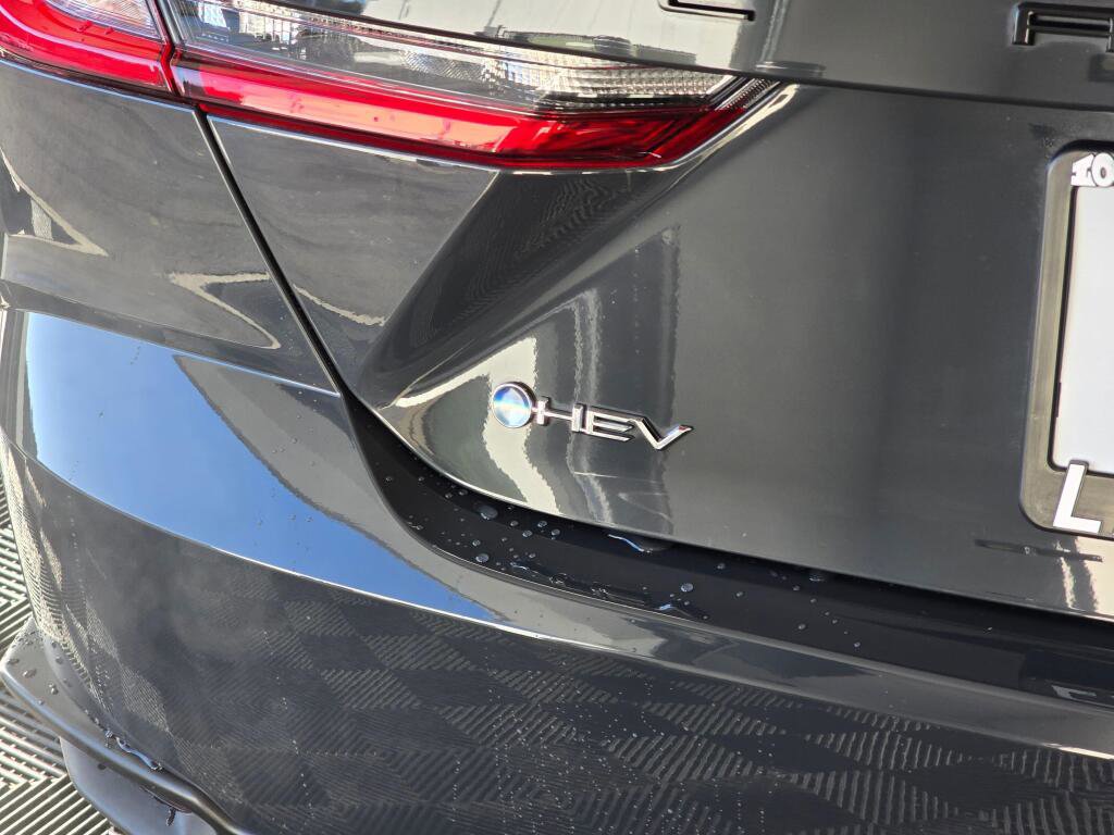 Used 2025 Toyota Camry SE image 13