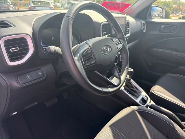 Used 2024 Hyundai Venue Limited image 13