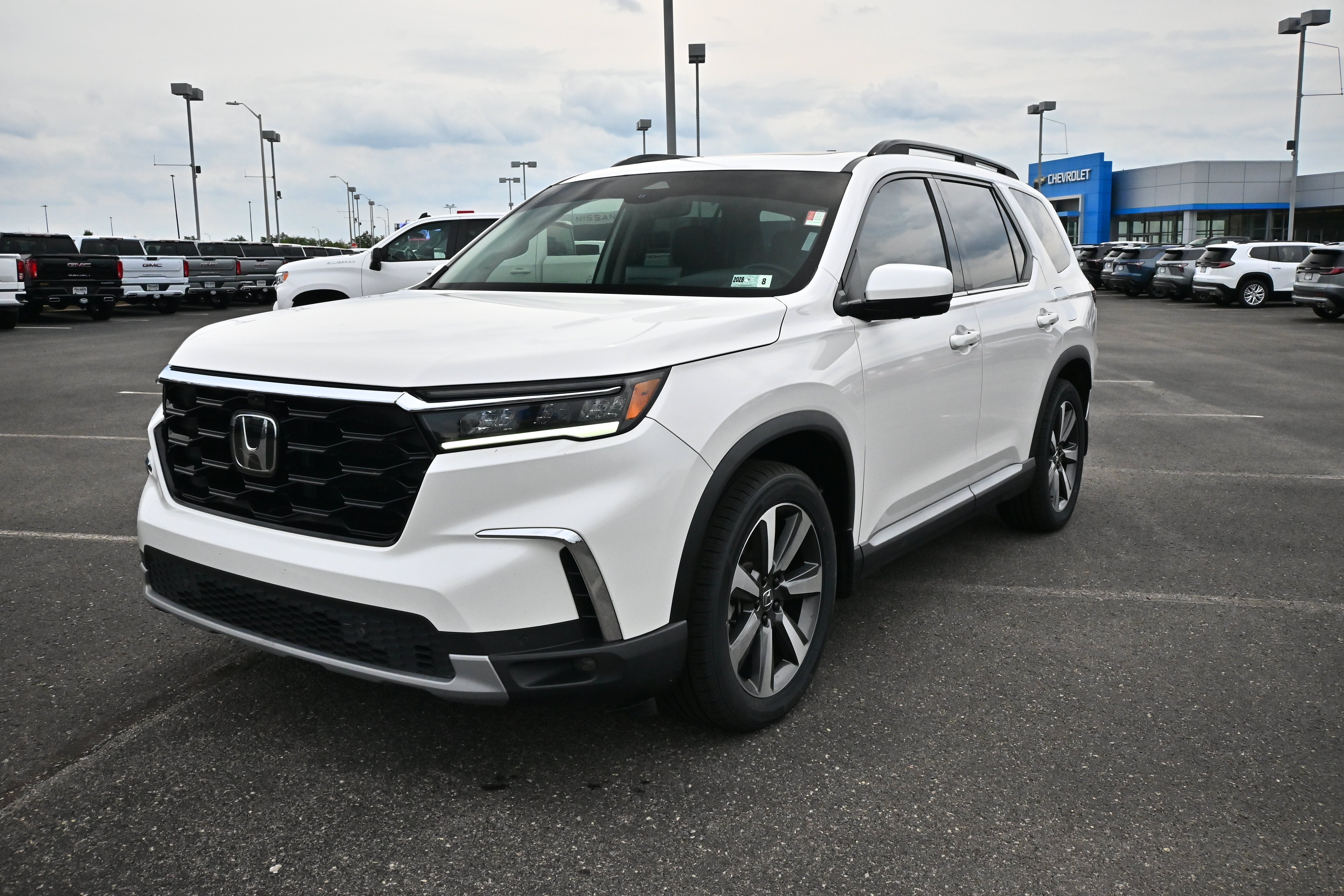 Used 2025 Honda Pilot Elite image 4