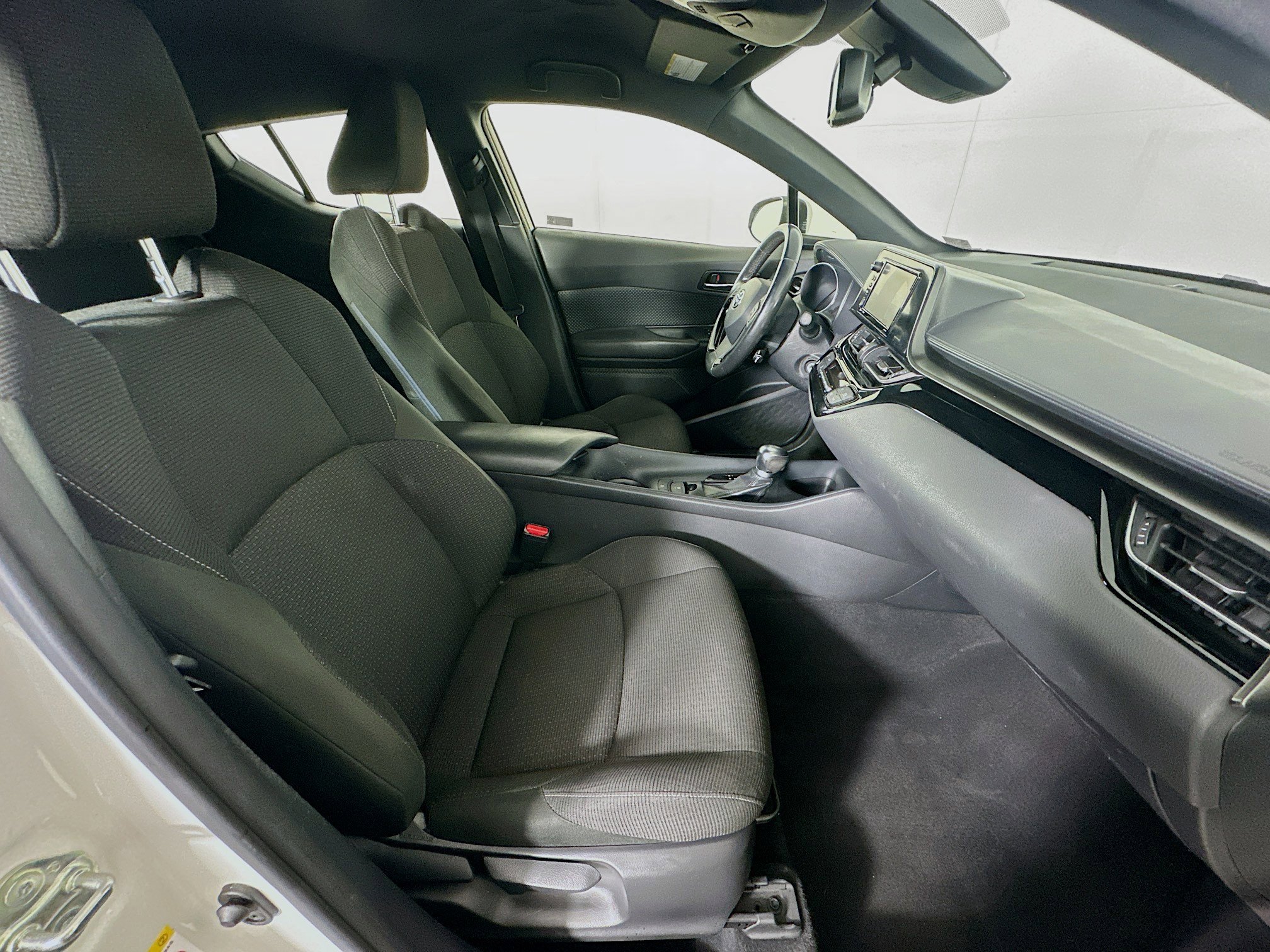 Used 2018 Toyota C-HR XLE FWD image 29
