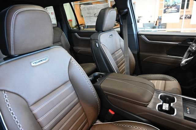 New 2026 GMC Acadia Denali Ultimate w/ LPO, Floor Liner Package AWD/4WD image 8