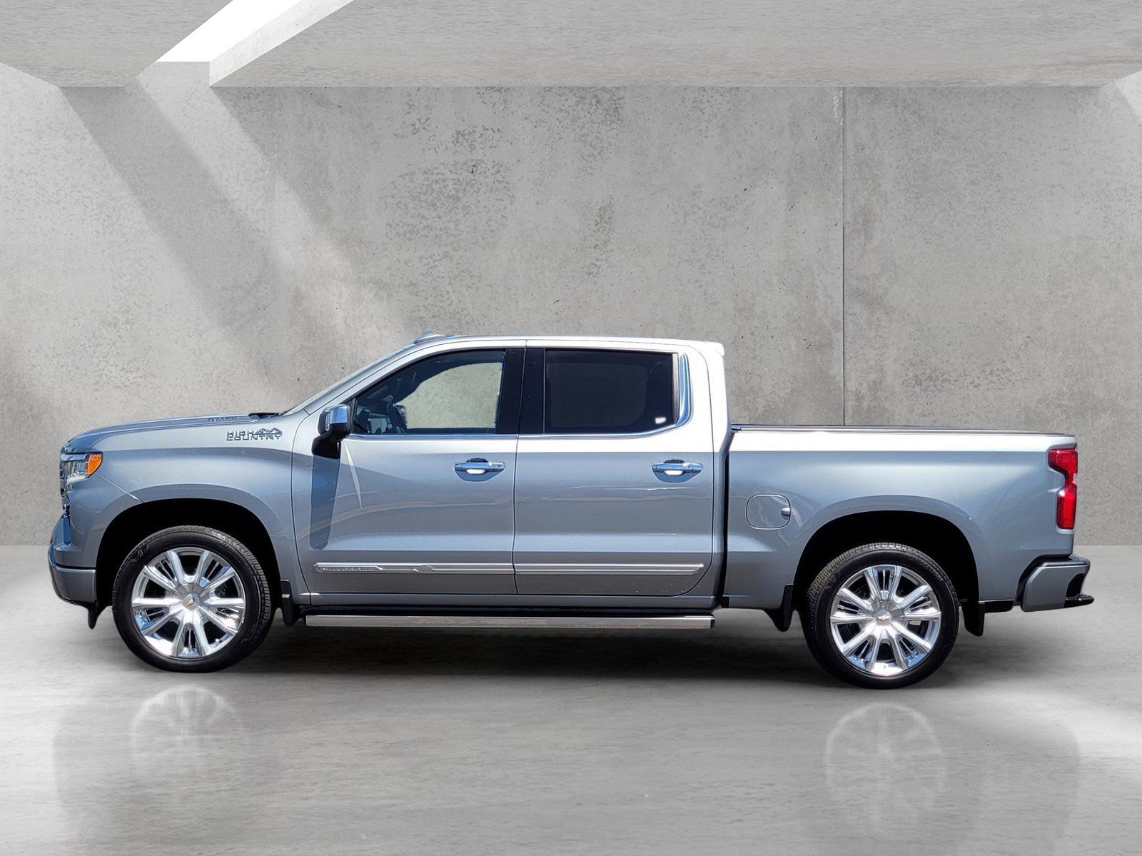 Used 2025 Chevrolet Silverado 1500 High Country AWD/4WD image 8