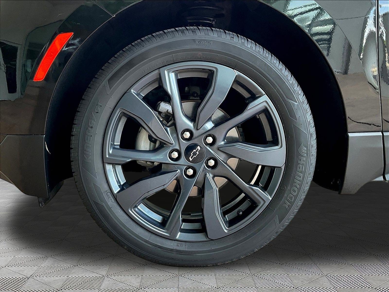 Used 2022 Chevrolet Equinox RS w/ Infotainment Package FWD image 32