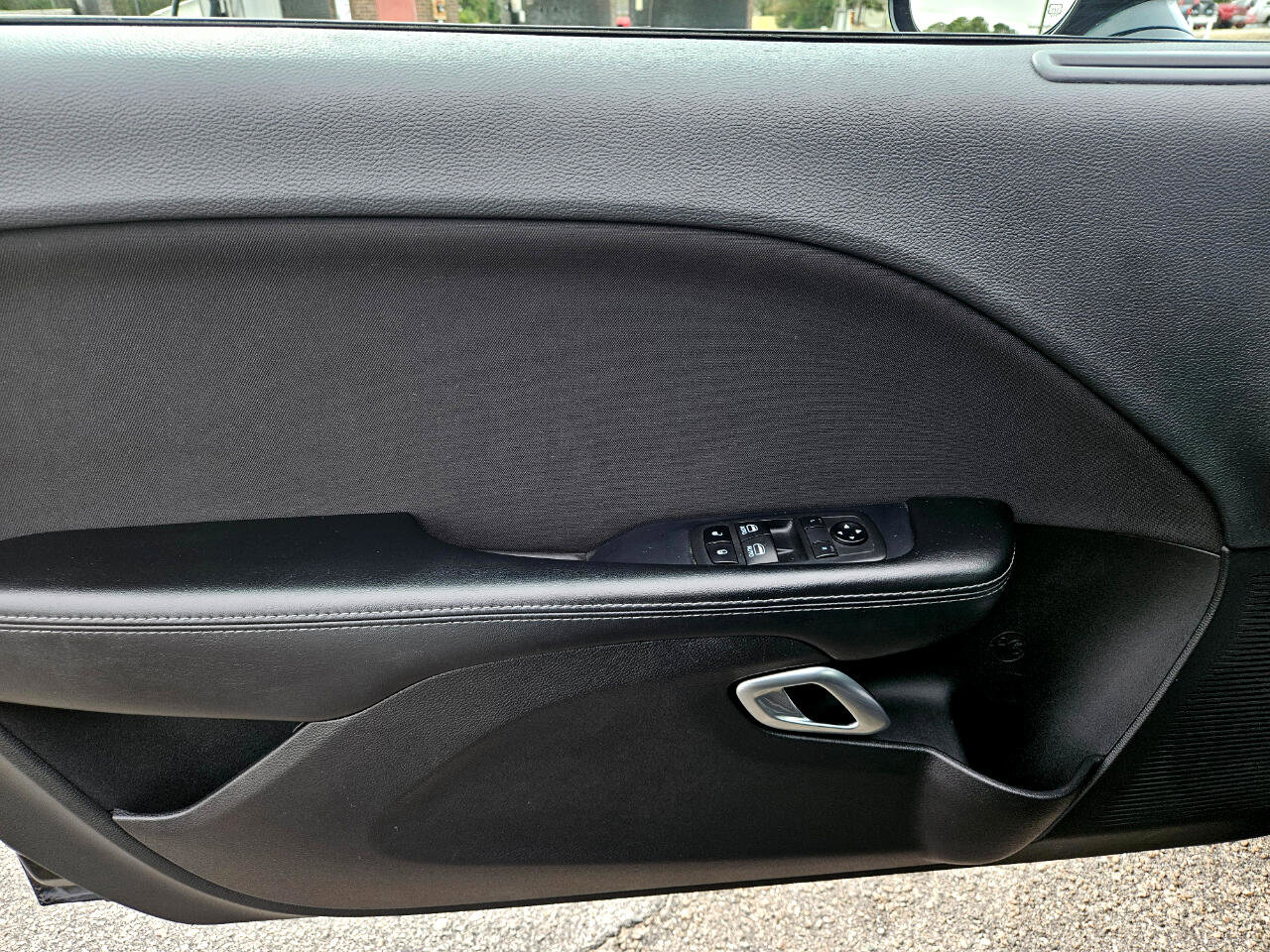 Used 2019 Dodge Challenger SXT image 11