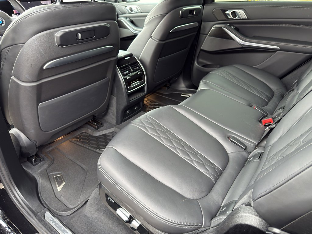 Used 2023 BMW X7 M60i image 24