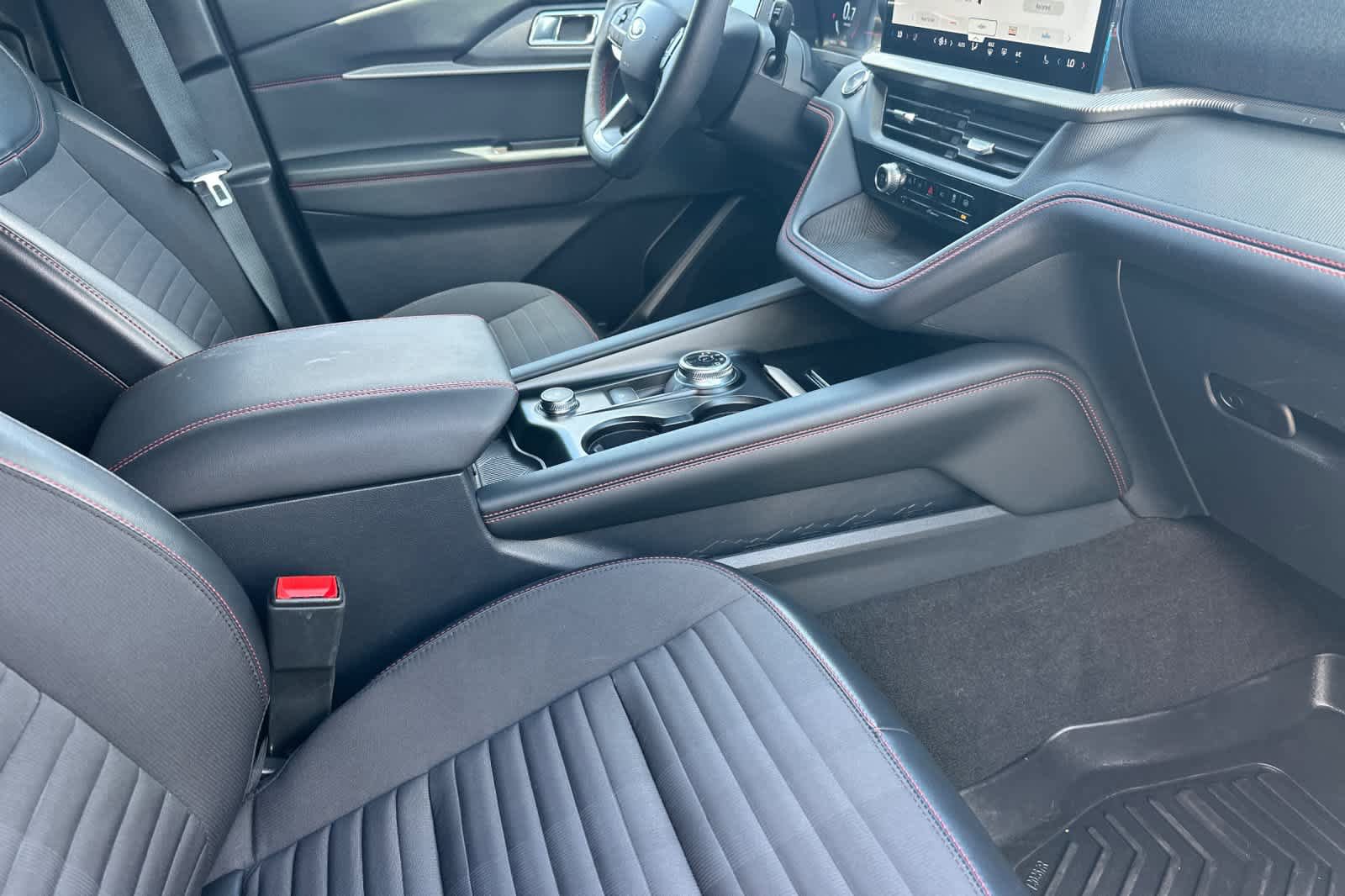 Certified 2025 Ford Explorer ST-Line AWD/4WD image 17