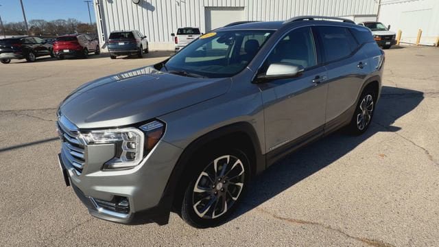 Used 2023 GMC Terrain SLT w/ Infotainment Package II FWD image 5