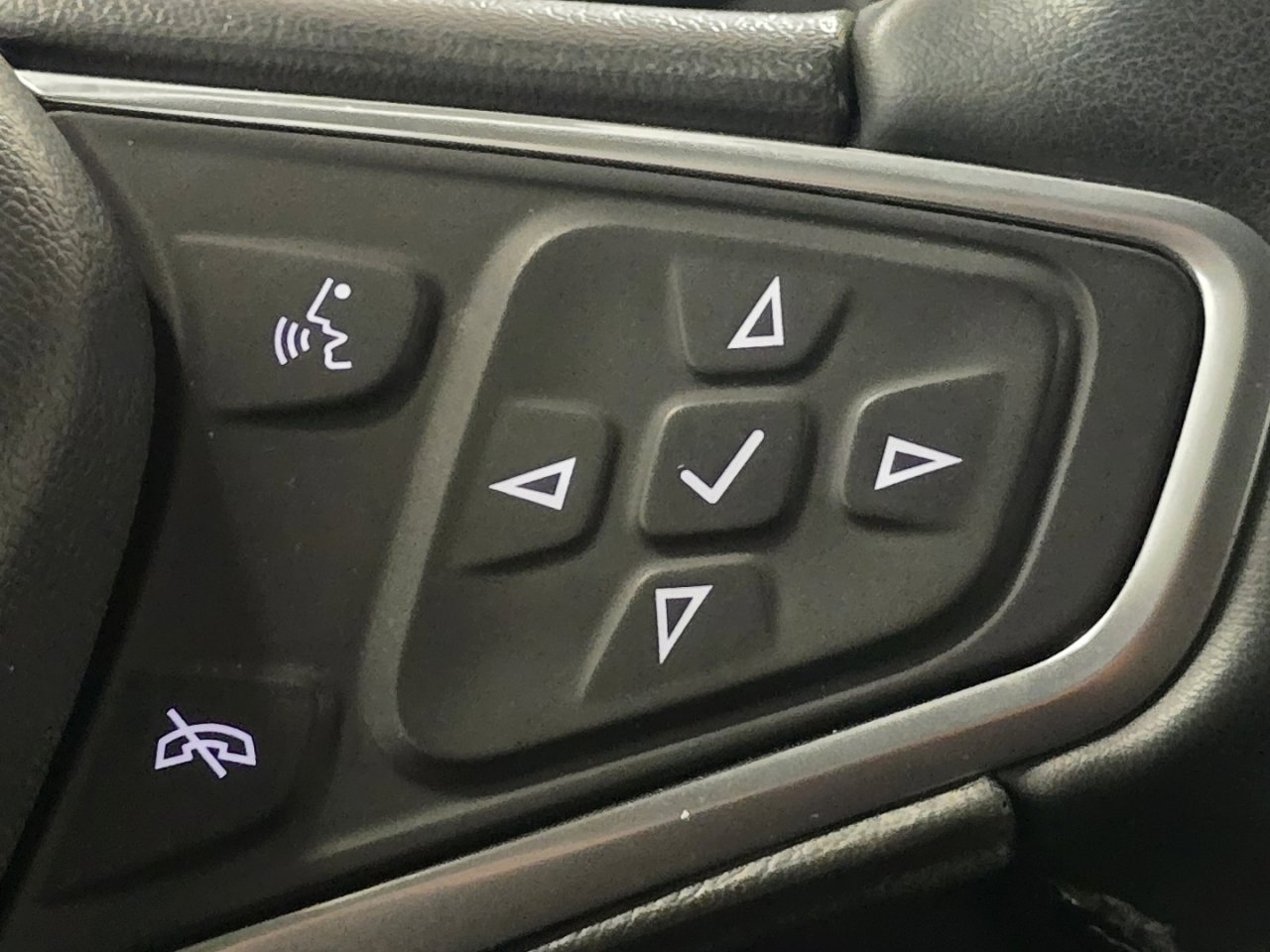 Used 2023 Chevrolet Equinox LT image 30