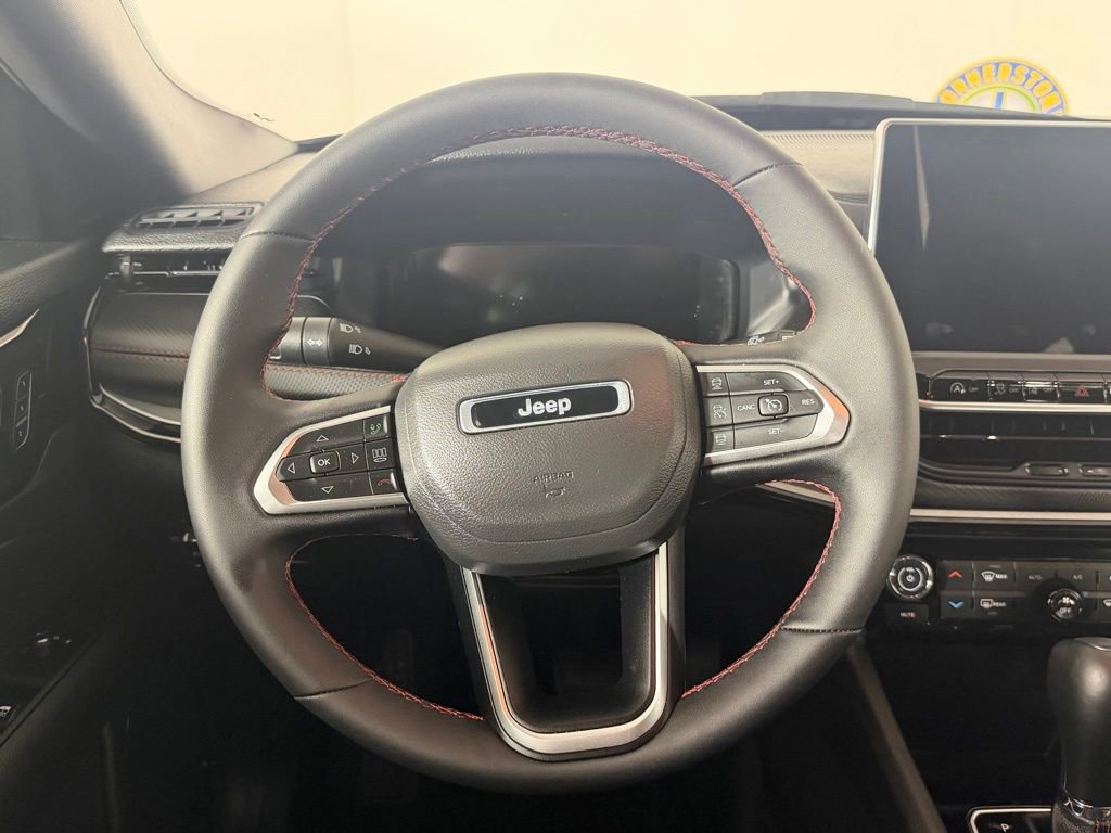 Used 2025 Jeep Compass Trailhawk w/ Trailhawk Elite Group AWD/4WD image 8
