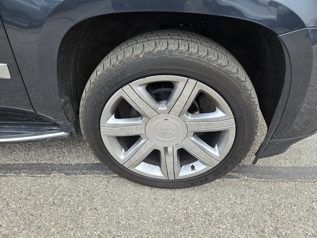 Used 2020 Cadillac Escalade Luxury image 11