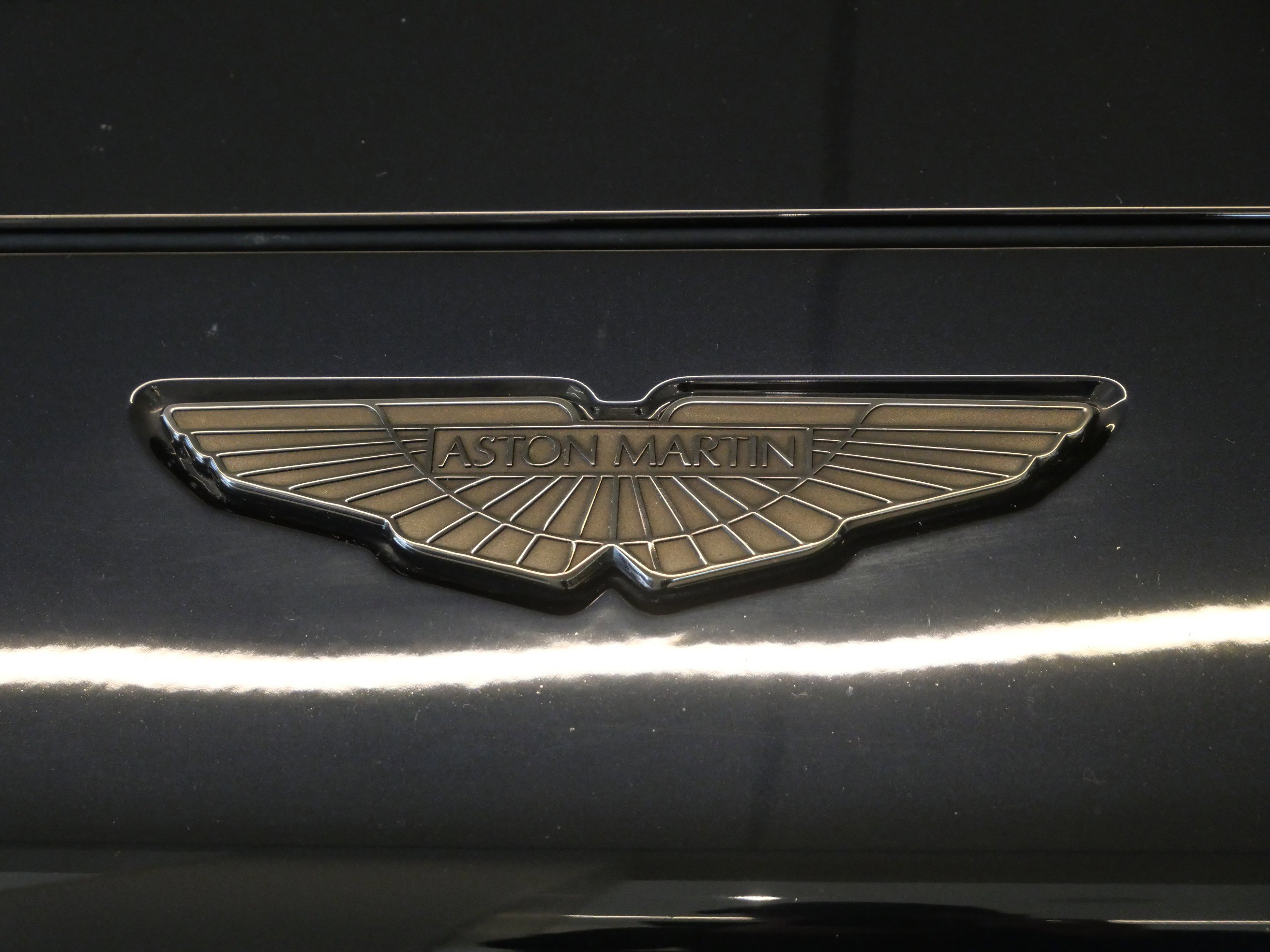 Used 2023 Aston Martin DBX image 8