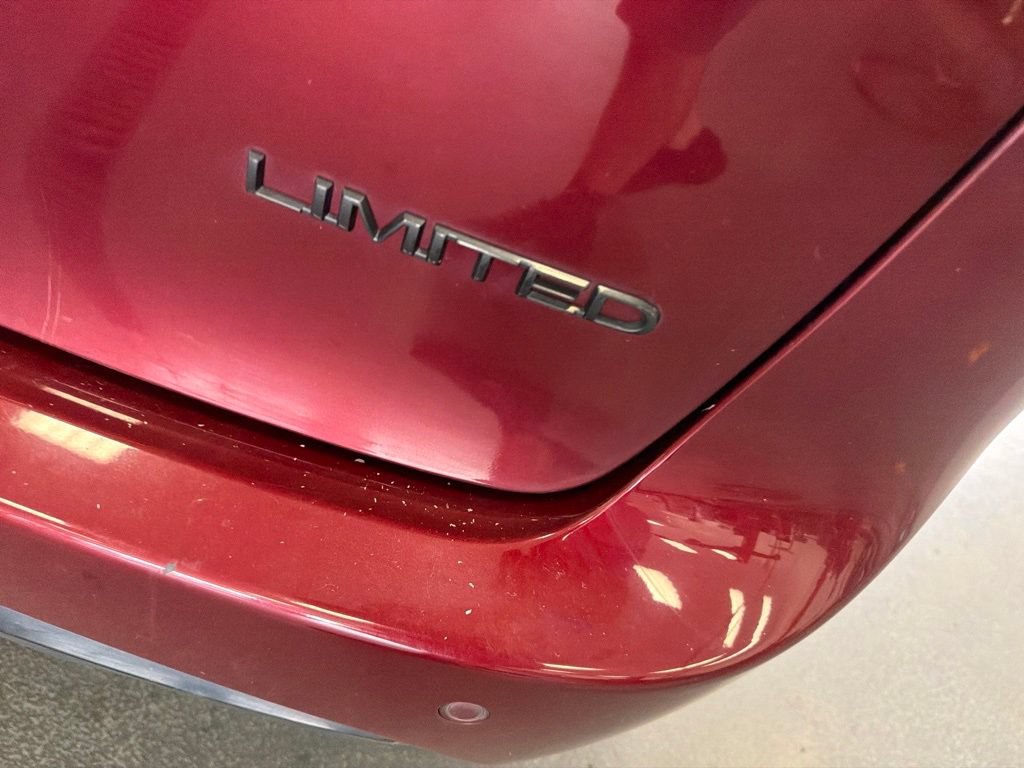 Used 2020 Chrysler Pacifica Limited w/ Advanced Safetytec Group FWD image 7