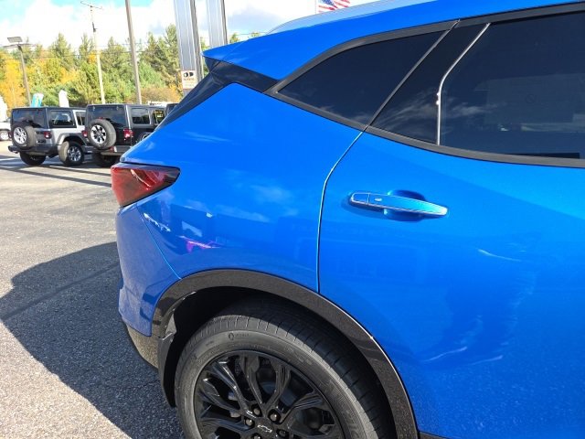 New 2025 Chevrolet Blazer Premier w/ LPO, Black Sport Package image 12