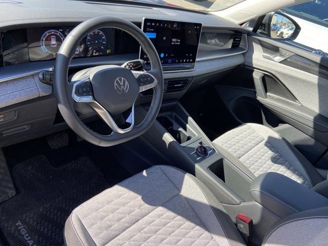 Used 2025 Volkswagen Tiguan S AWD/4WD image 24