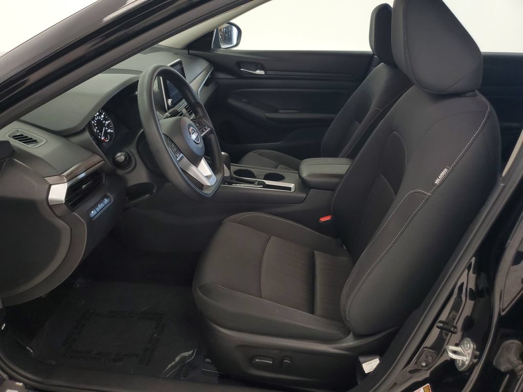 Used 2025 Nissan Altima 2.5 SV FWD image 12