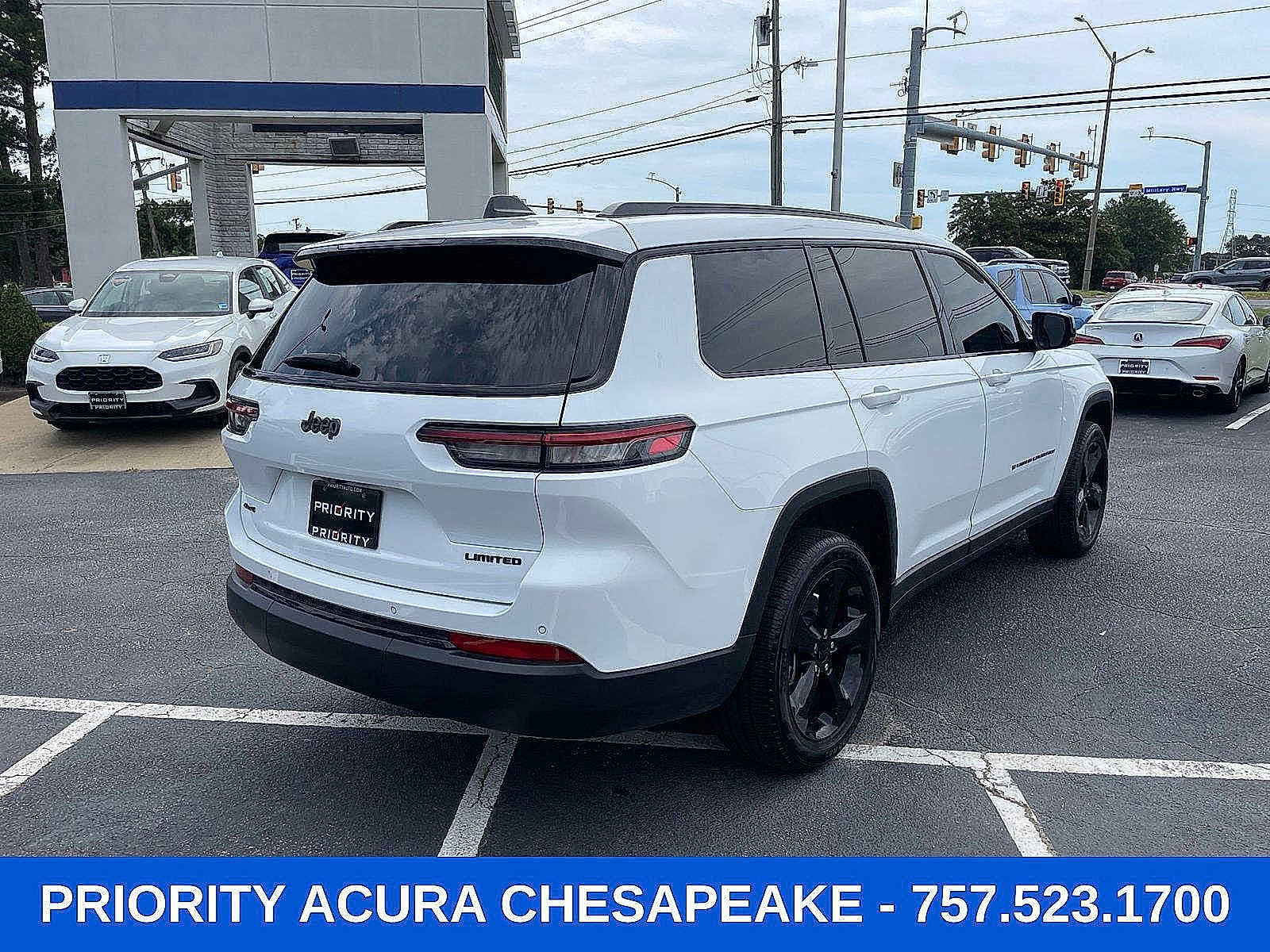 Used 2025 Jeep Grand Cherokee L Limited w/ Black Appearance Package AWD/4WD image 6