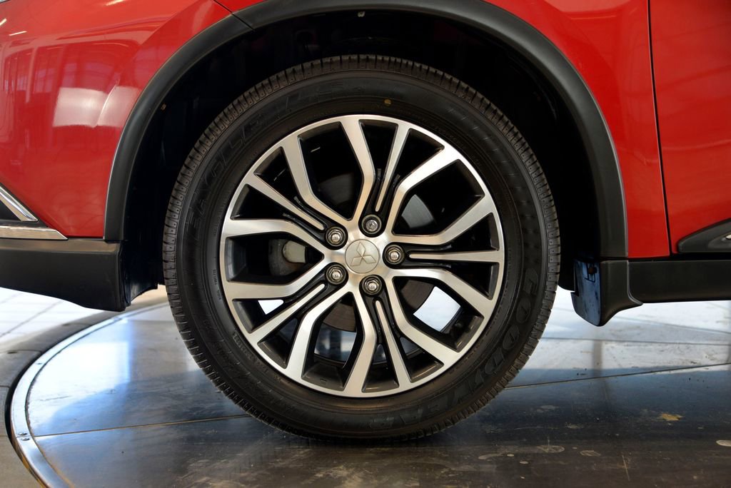 Used 2018 Mitsubishi Outlander SEL image 10