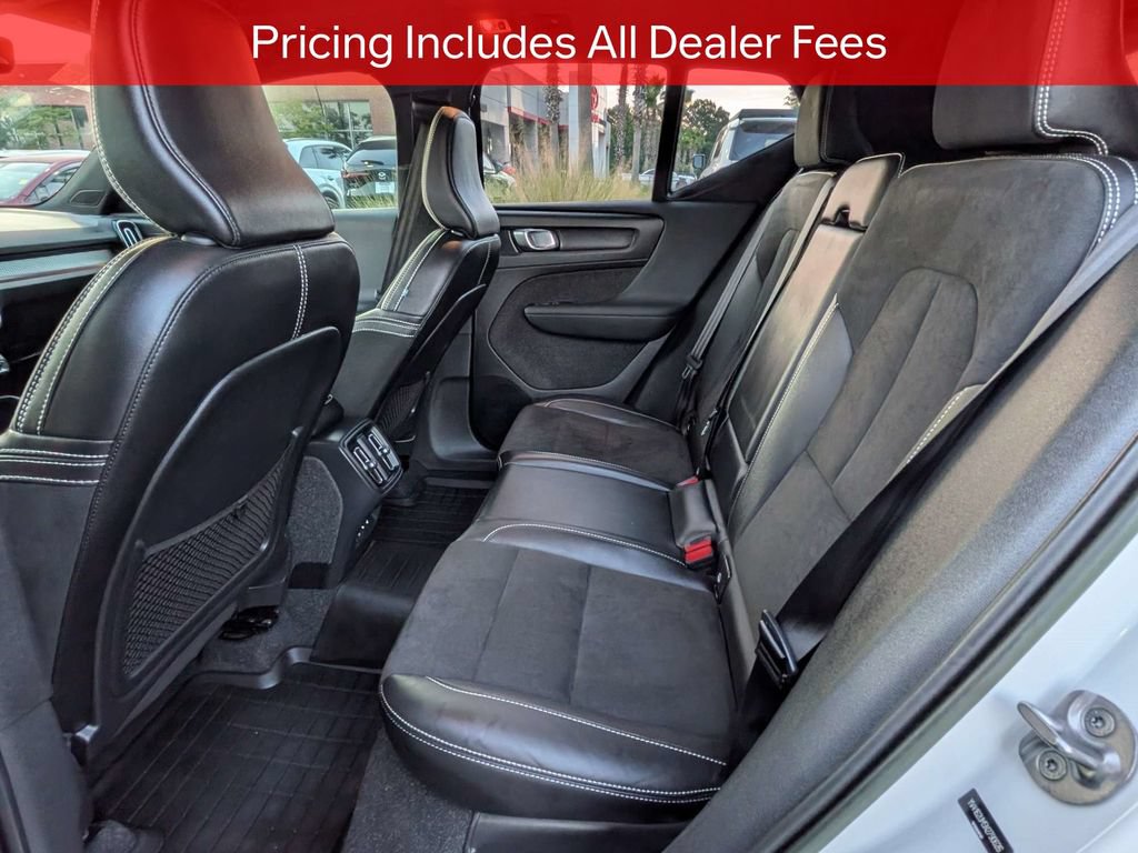 Used 2022 Volvo XC40 T5 R-Design w/ Advanced Package AWD/4WD image 14