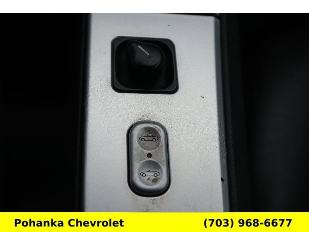 Used 2006 Chrysler Crossfire Limited image 16