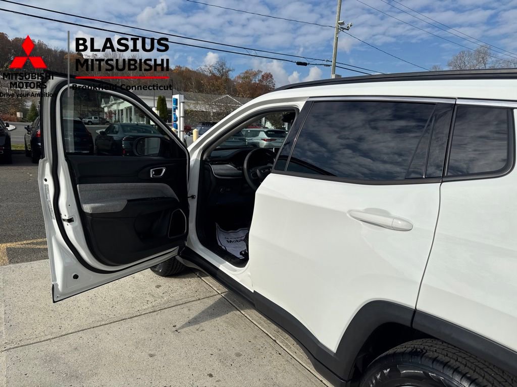 Used 2022 Jeep Compass Latitude image 10