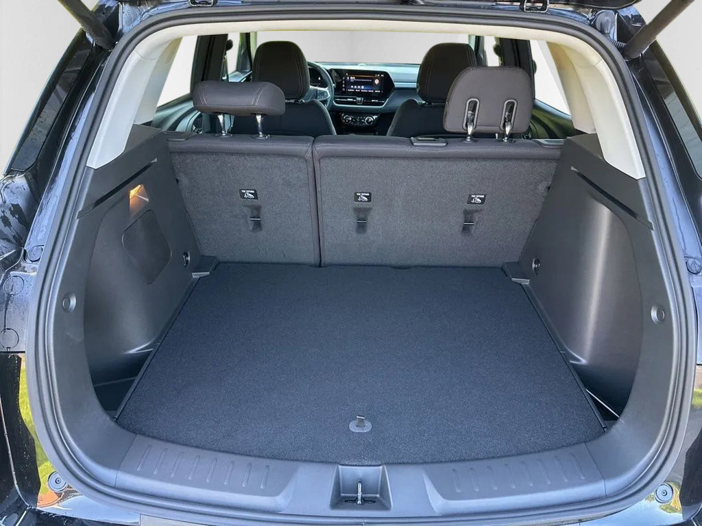 New 2026 Chevrolet TrailBlazer LT w/ Convenience Package FWD image 9
