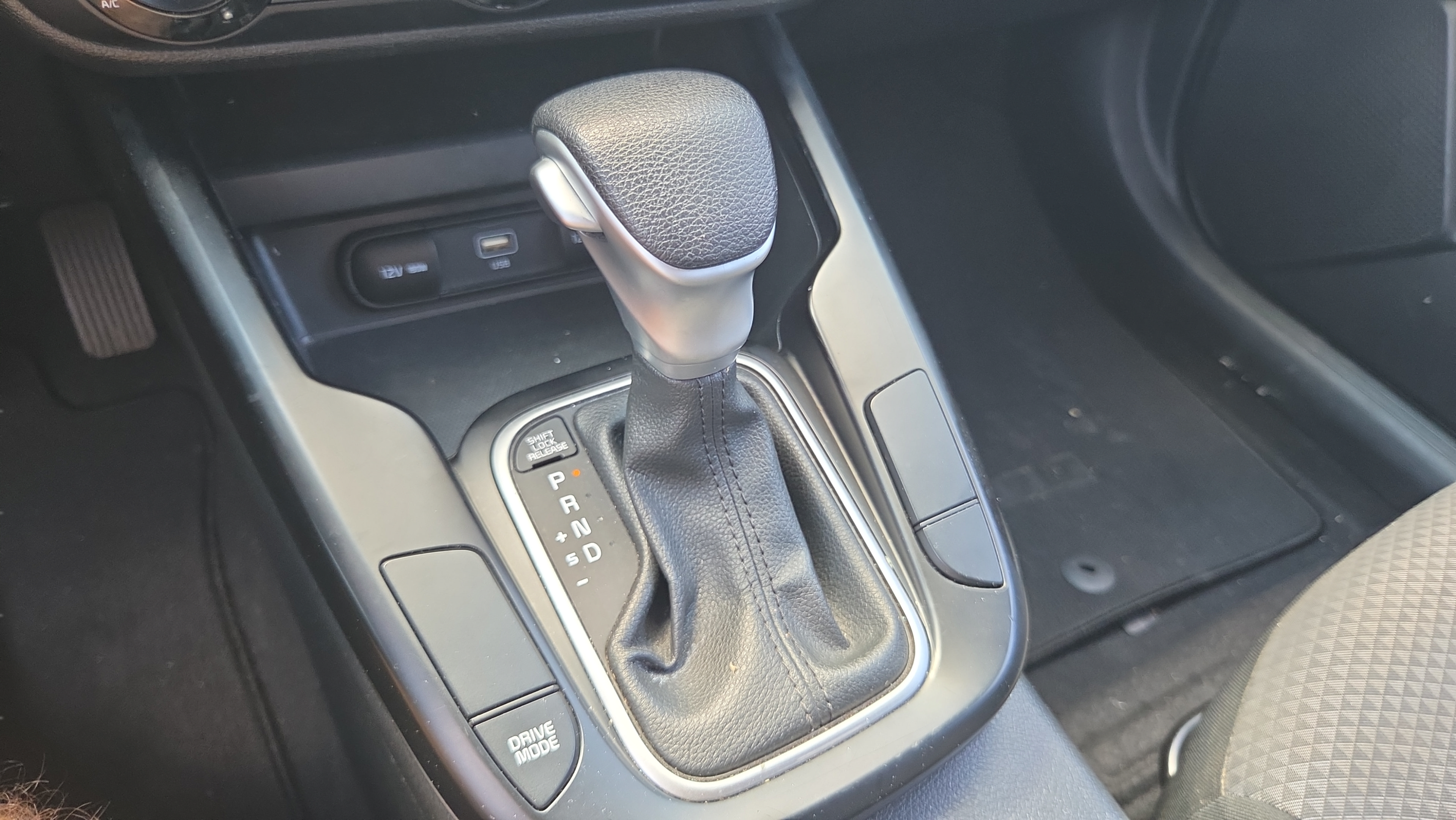 Used 2024 Kia Soul LX w/ Option Group 015 FWD image 17