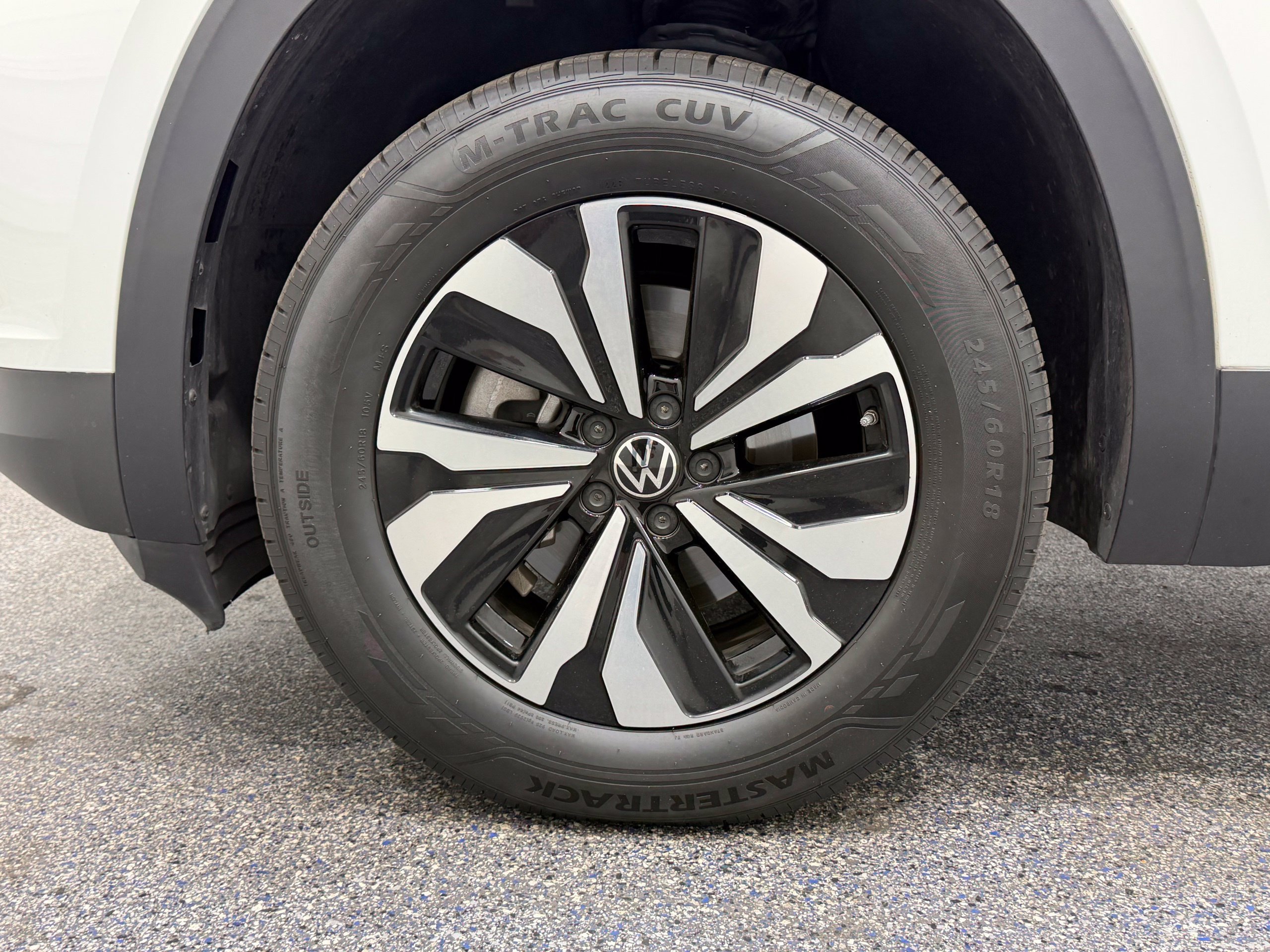 Certified 2024 Volkswagen Atlas Cross Sport SE FWD image 11