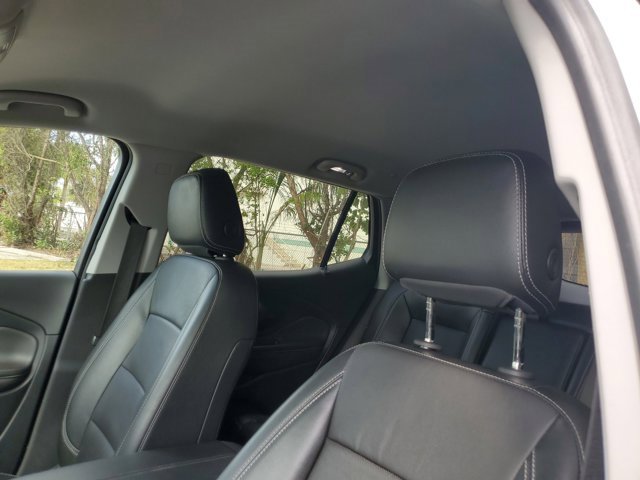 Used 2023 GMC Terrain SLT image 23