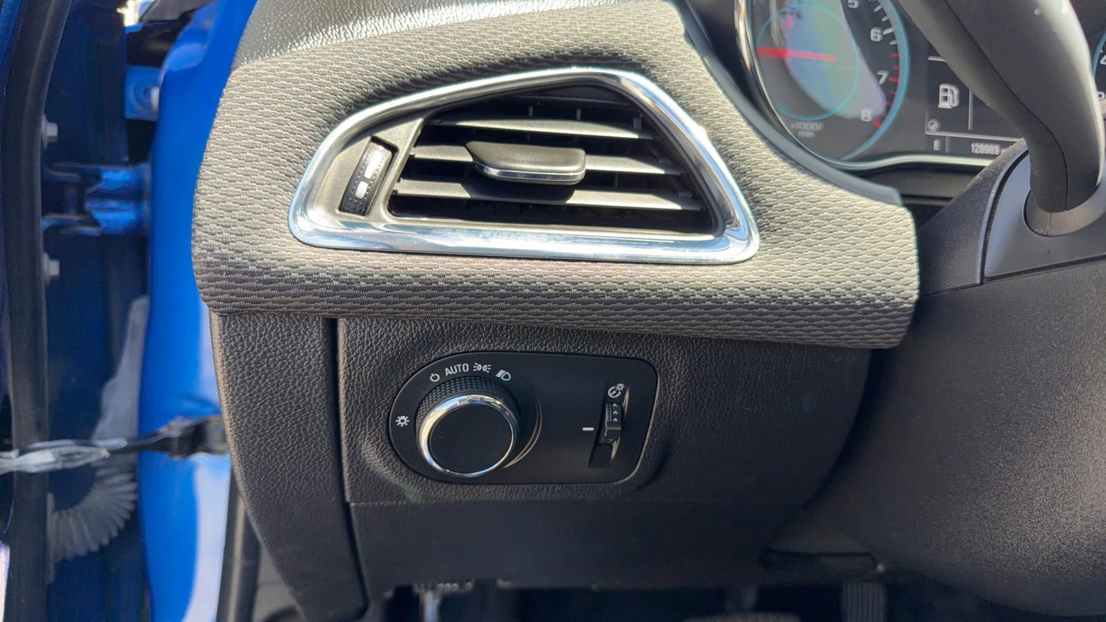 Used 2017 Chevrolet Cruze LT w/ Convenience Package image 16