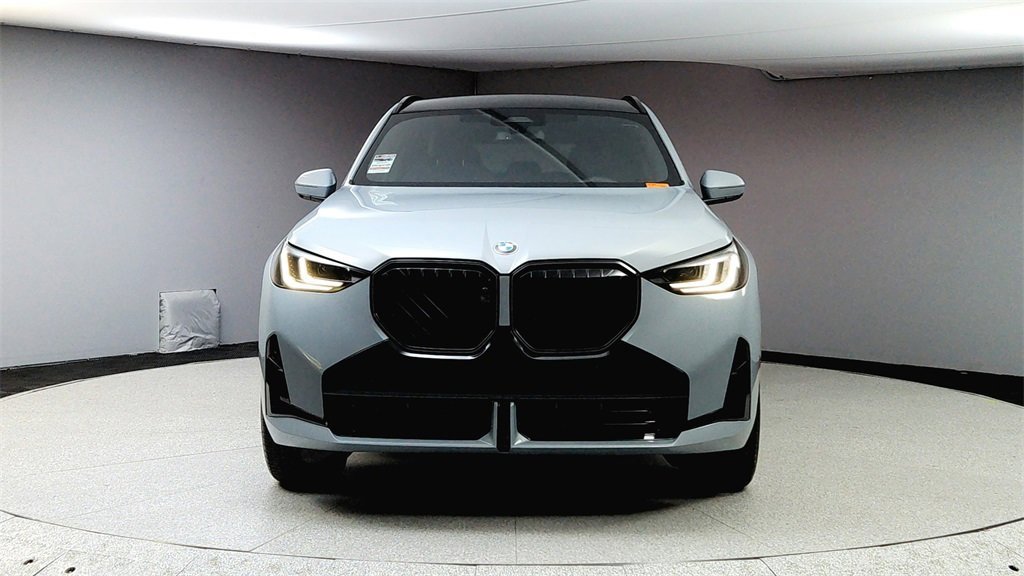 Used 2025 BMW X3 xDrive30i w/ Premium Package image 2
